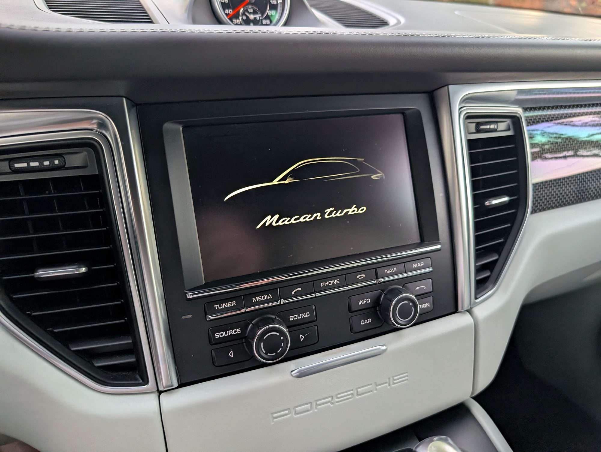PCM screen showing Macan Turbo graphic